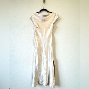 Stunning white ivory midi dress with open back size 6 Billy J